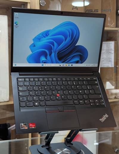 Lenovo Thinkpad E14  Ryzen 5 Pro  11thGen  8/256GB   2GB Graphics Card