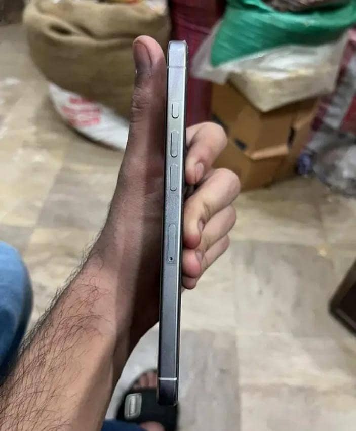 iphone 16 pro max 2