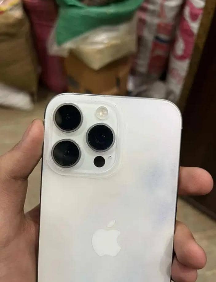iphone 16 pro max 3