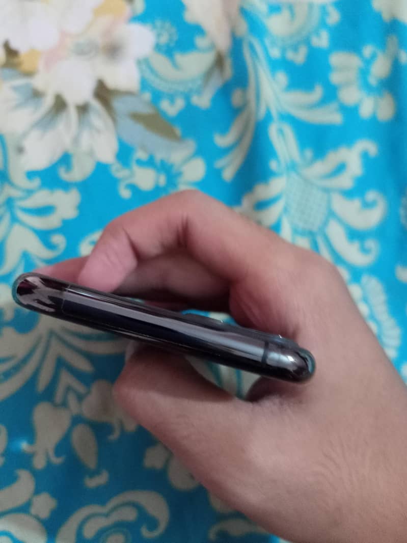 Apple iPhone 11 Pro 3