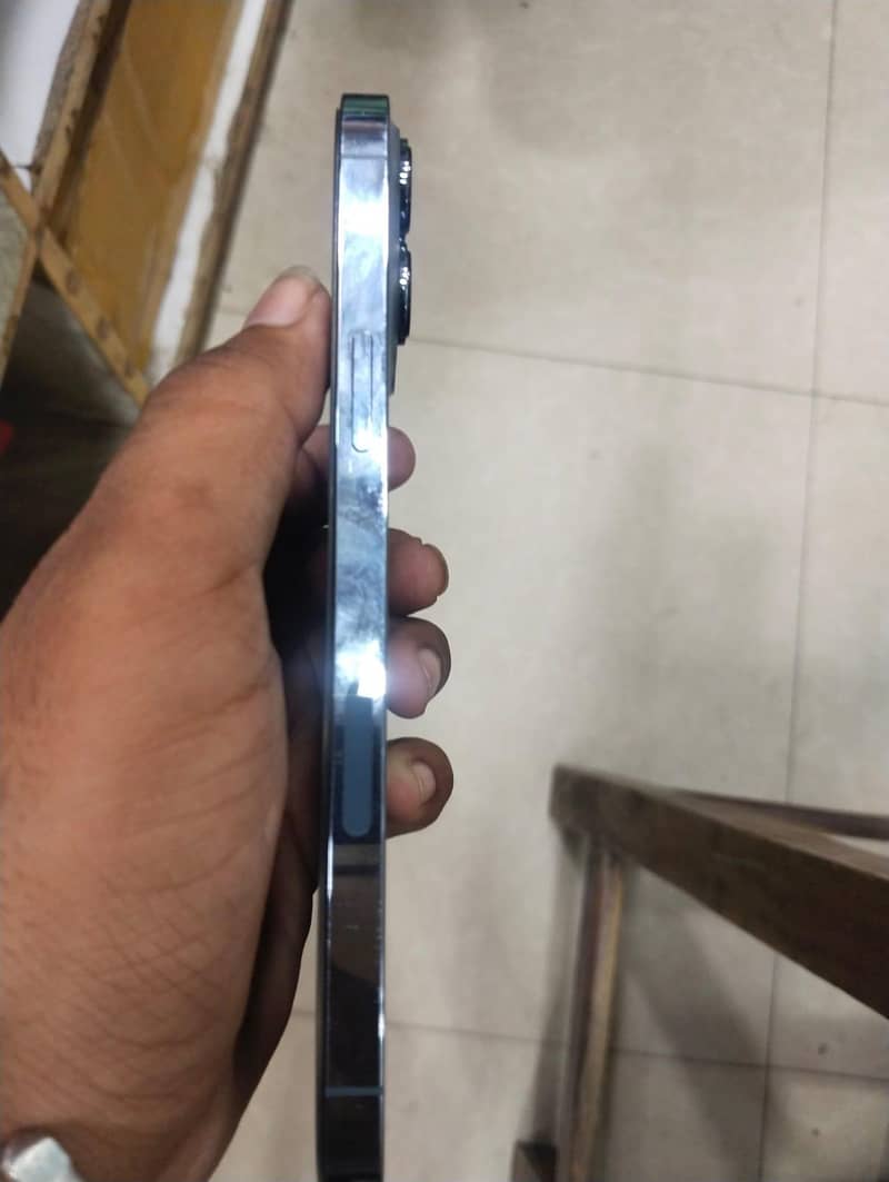 Apple iPhone 13 Pro Max 1