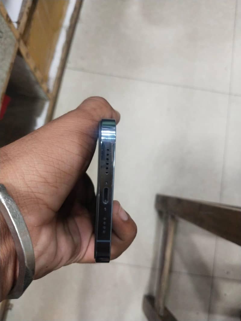 Apple iPhone 13 Pro Max 2