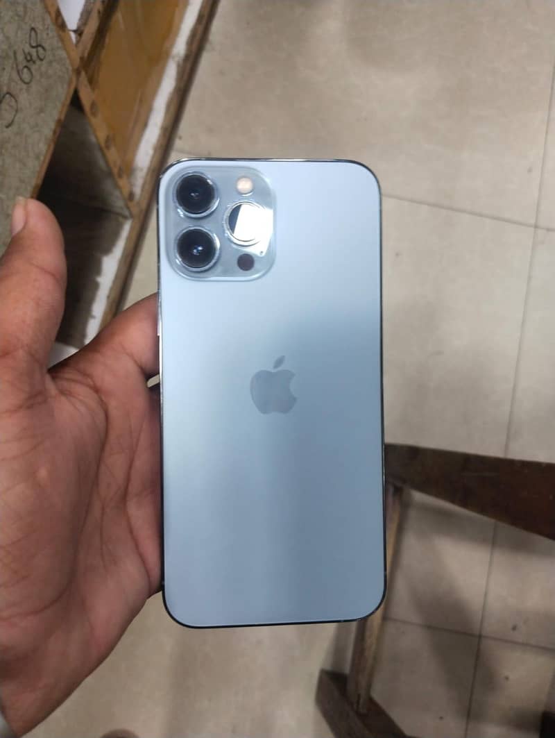 Apple iPhone 13 Pro Max 4