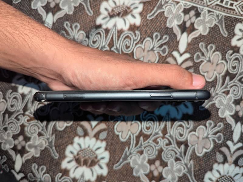 Apple iPhone 11 3