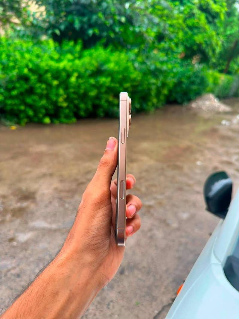 Apple iPhone 16 Pro Max 3