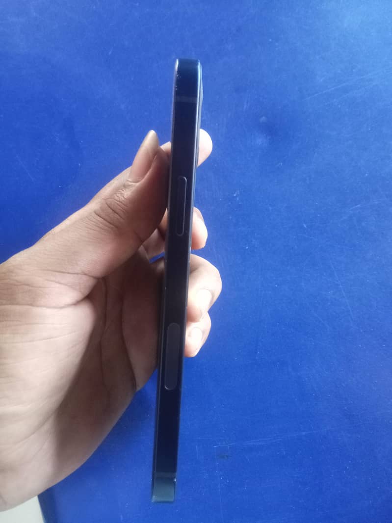 Apple iPhone 12 4