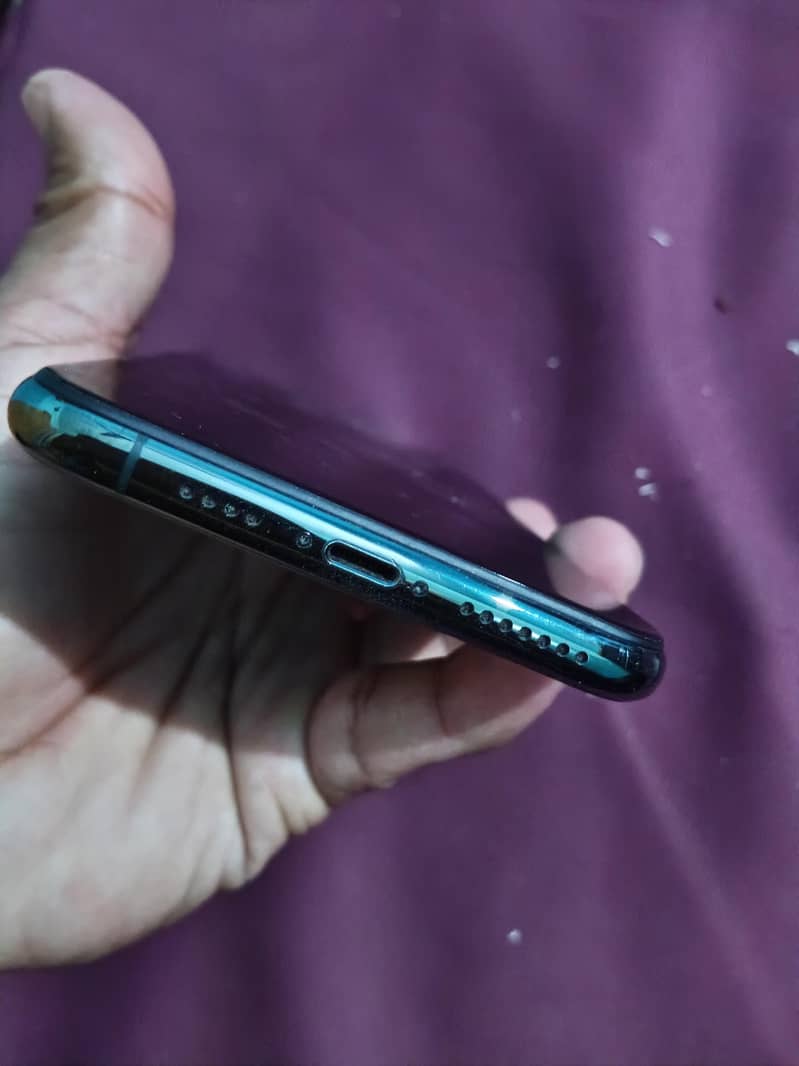 Apple iPhone 11 Pro Max 2