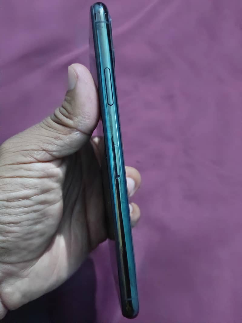Apple iPhone 11 Pro Max 4