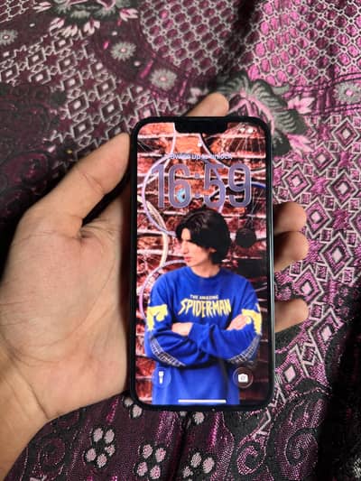 Apple iPhone 13