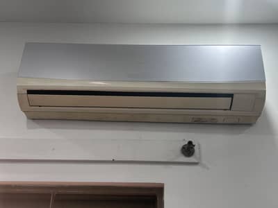 1.5 Ton Haier AC 4 years old for sale