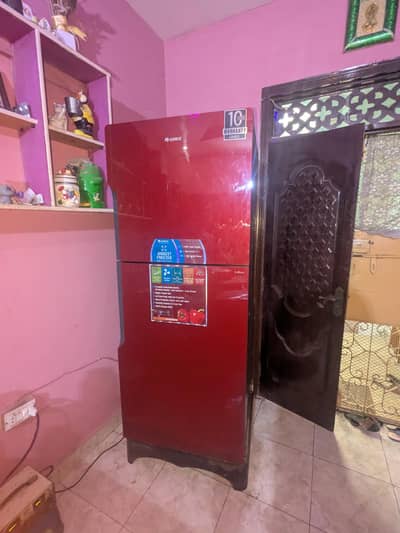 Gree Refrigerator 3 saal use kra hai saaf Condition hai