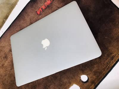 MacBook new condition Dubai ka Haii 03166368733