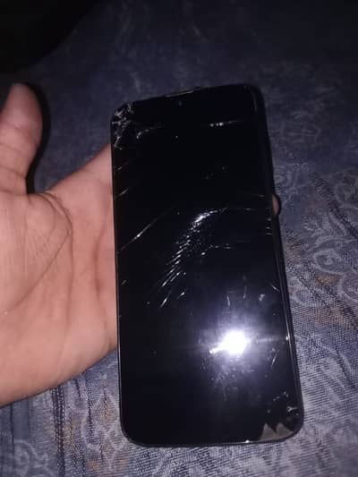 Moxee mobile ha bass panal kharab ha market sa aram sa 1500 1800 soo