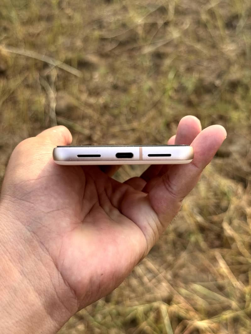 Google Pixel 8 2