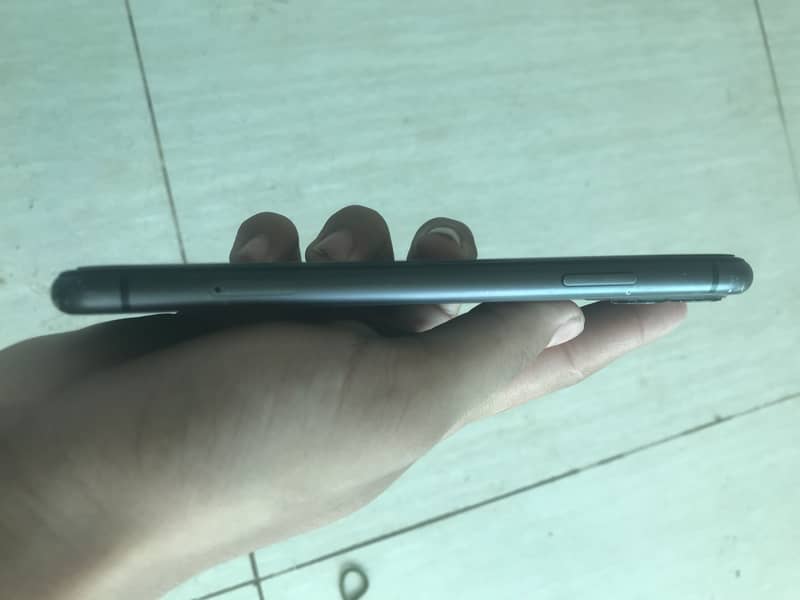 Apple iPhone 11 7
