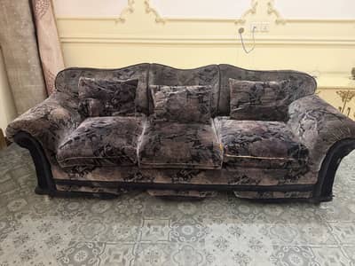 Sofa set 6 seater In velvet
