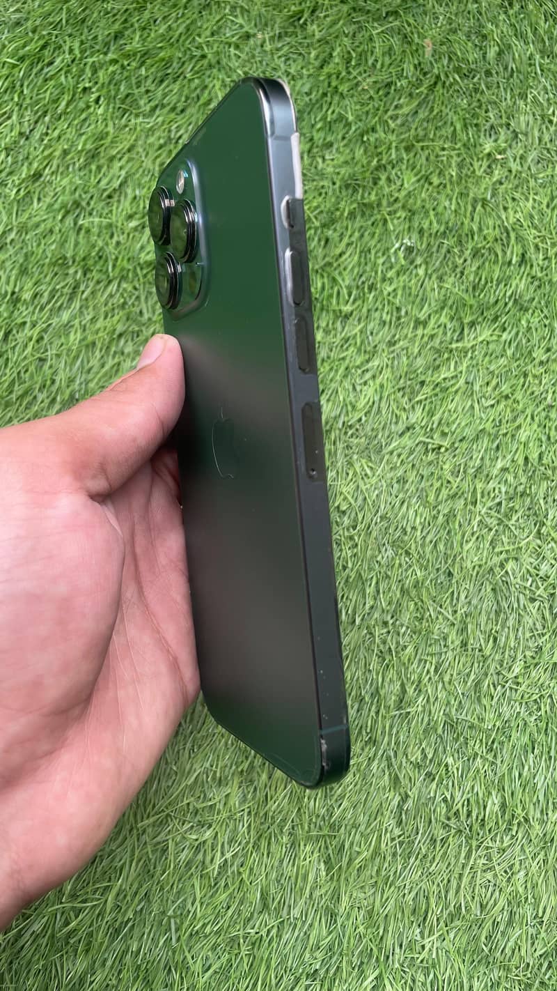 Apple iPhone 13 Pro Max 2