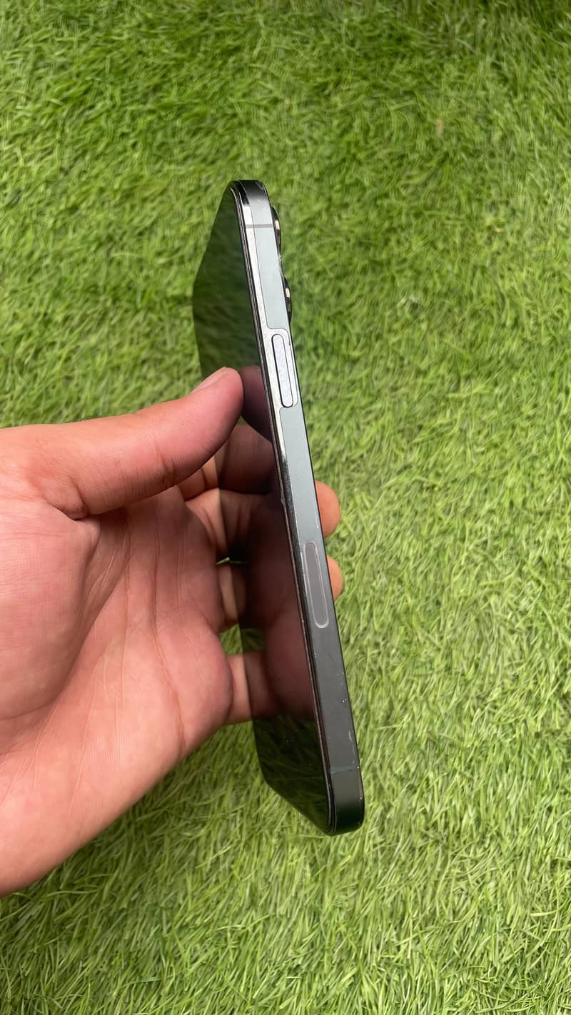 Apple iPhone 13 Pro Max 4