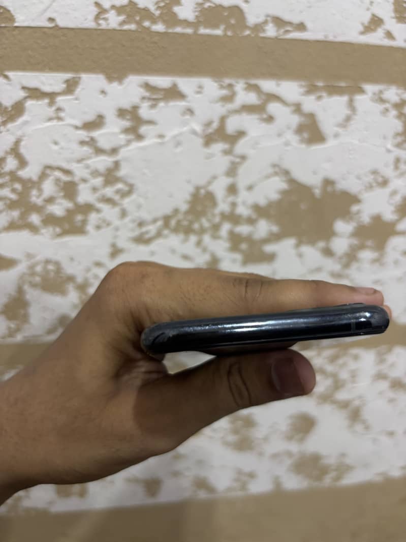 Apple iPhone 11 Pro 1