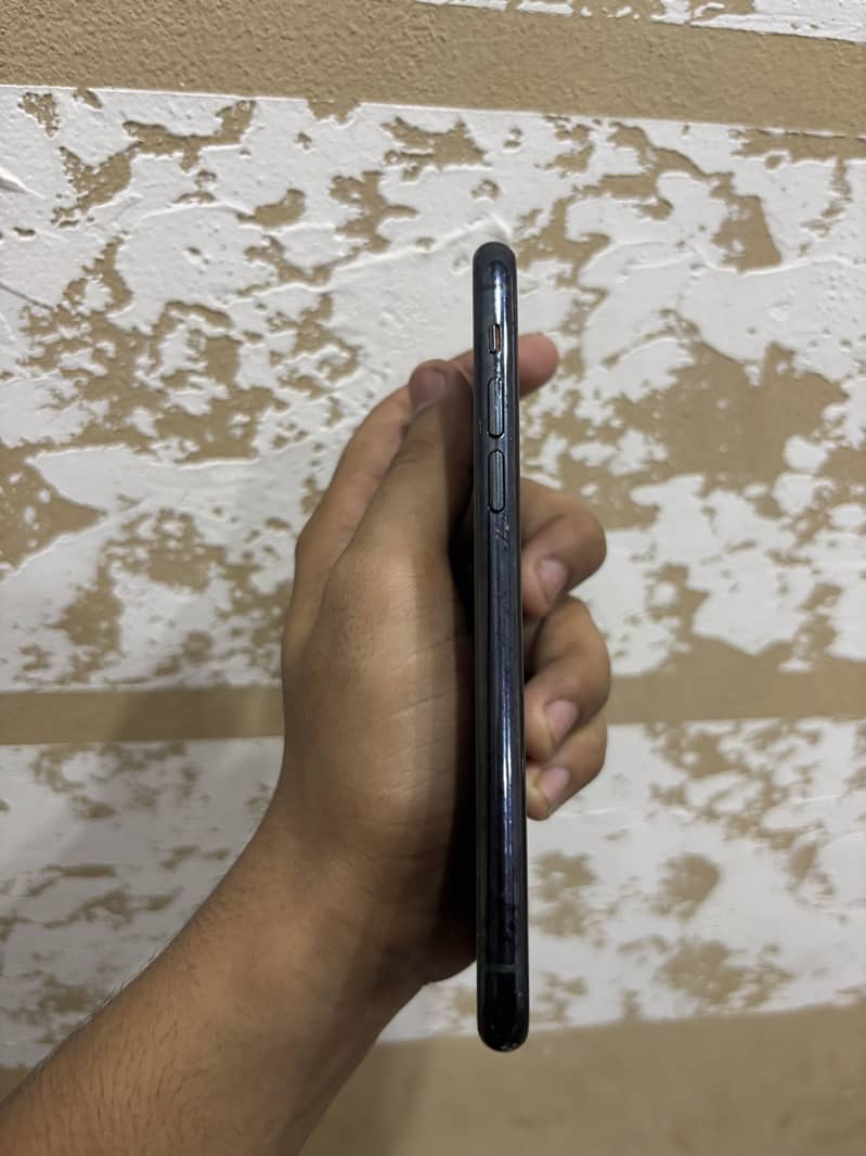 Apple iPhone 11 Pro 4