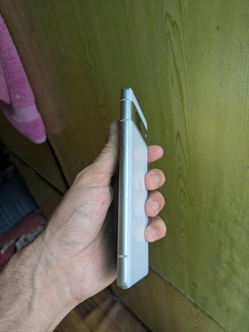 Google Pixel 7a 2