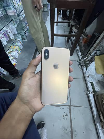 Apple iPhone XS golden colour