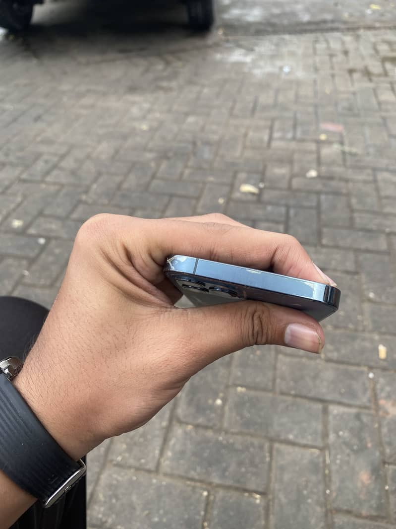 Apple iPhone 12 Pro 2