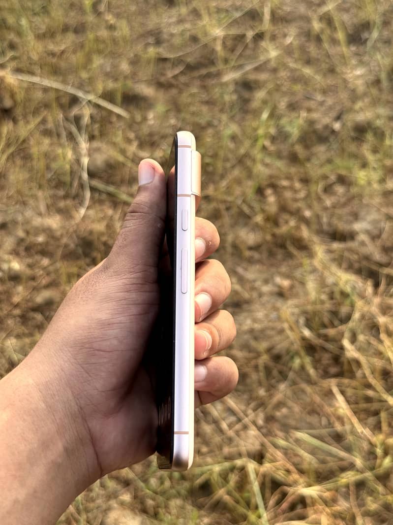 Google Pixel 8 4