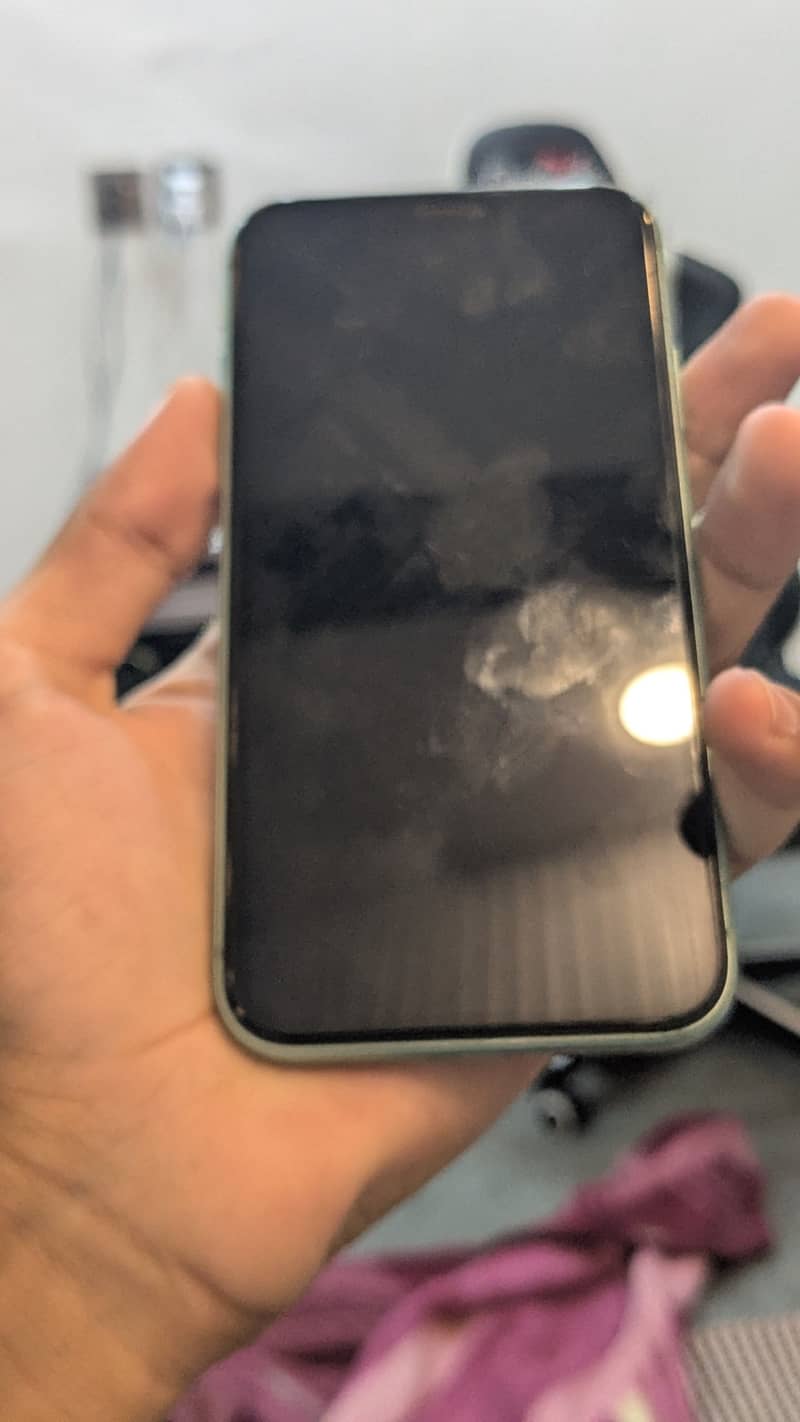 Apple iPhone 11 3