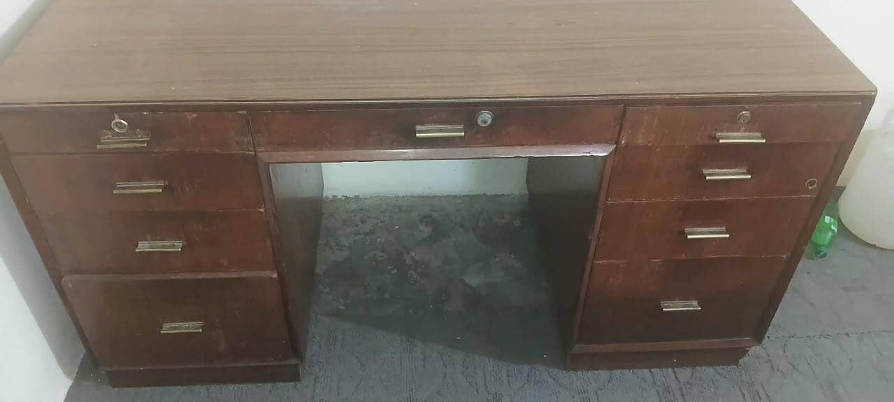 OFFICE TABLE 0