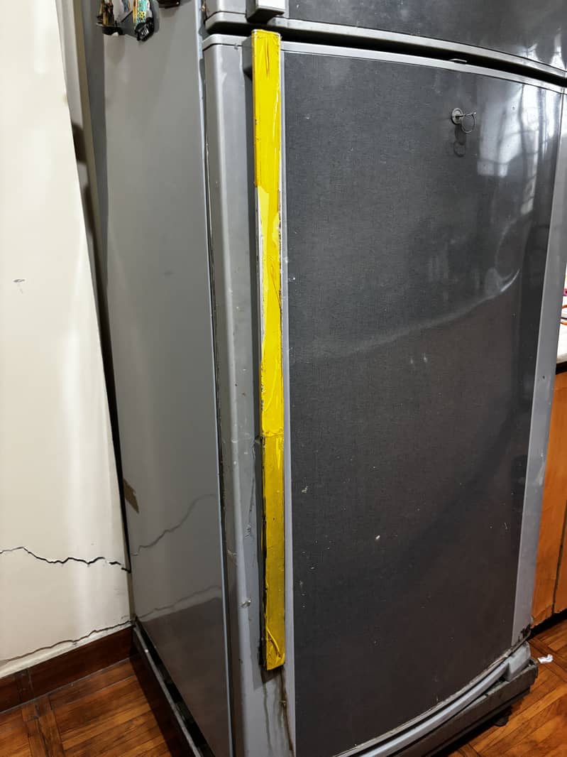 DAWLANCE FRIDGE EVERYTHING WORK PERFECT CONDITION 1