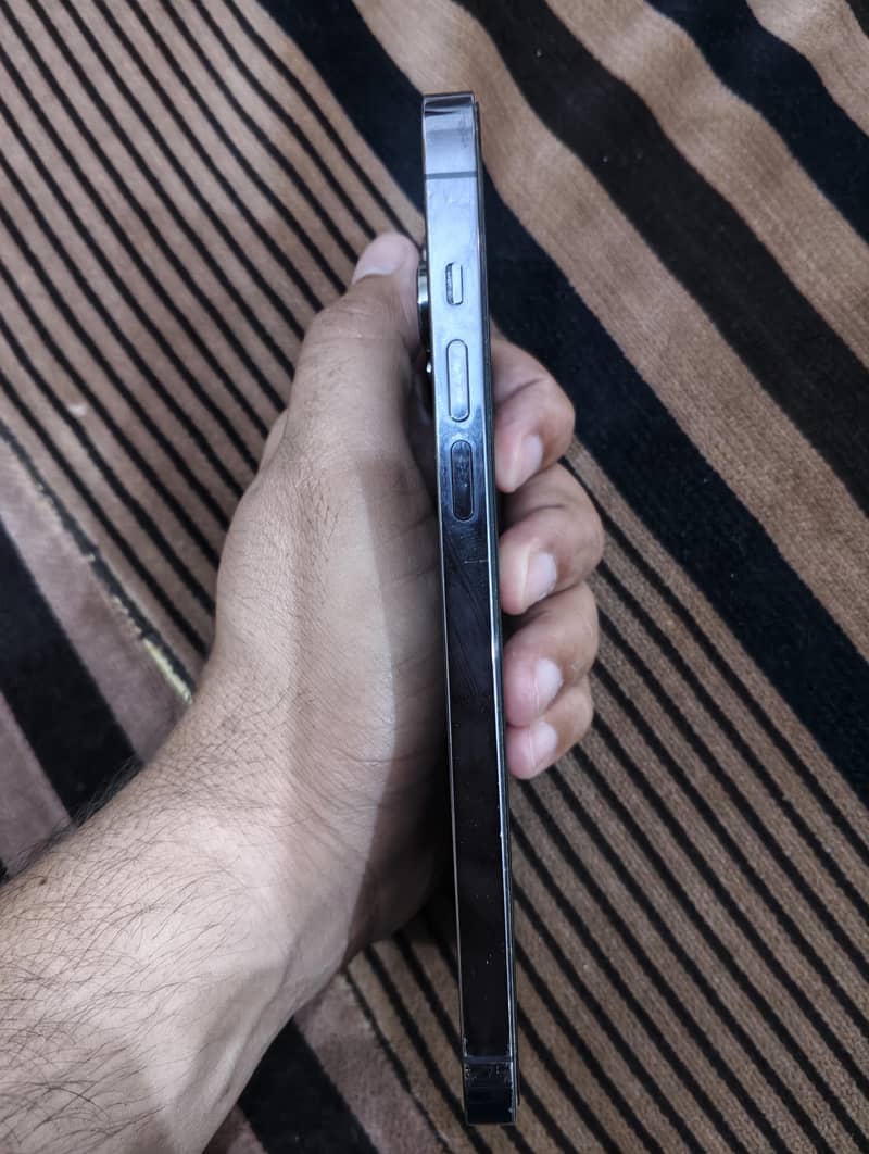 Apple iPhone 14 Pro Max 1