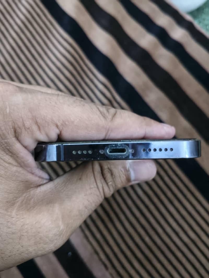 Apple iPhone 14 Pro Max 4
