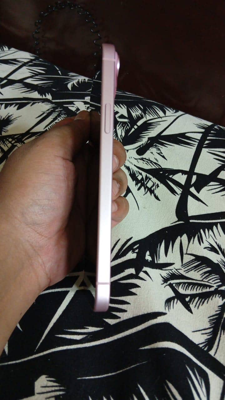 Apple iPhone 15 plus 3
