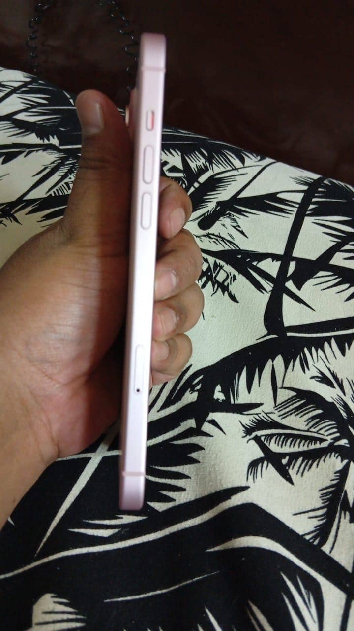 Apple iPhone 15 plus 4