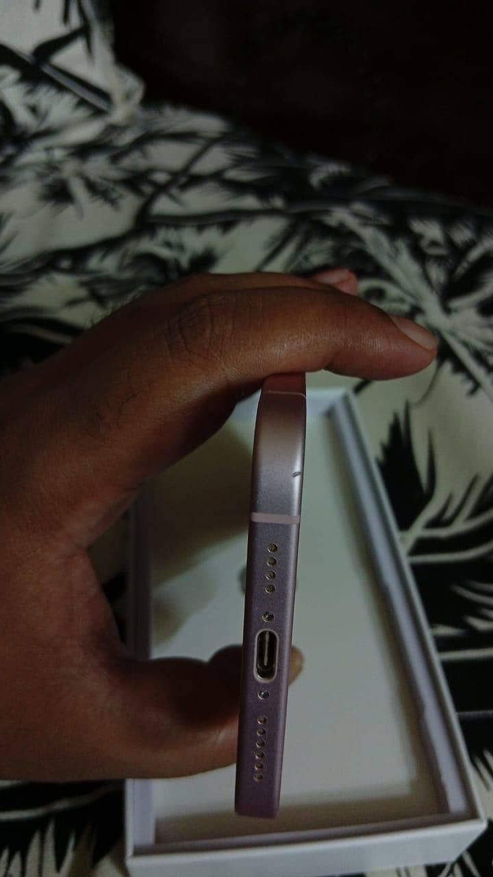 Apple iPhone 15 plus 6