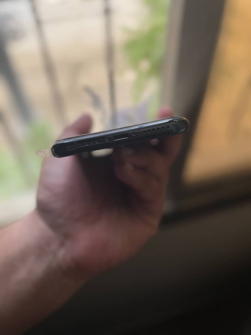 Apple iPhone 11 Pro 2