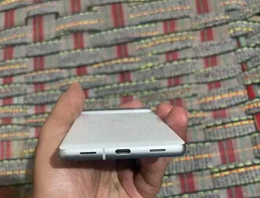 Google Pixel 7a 2