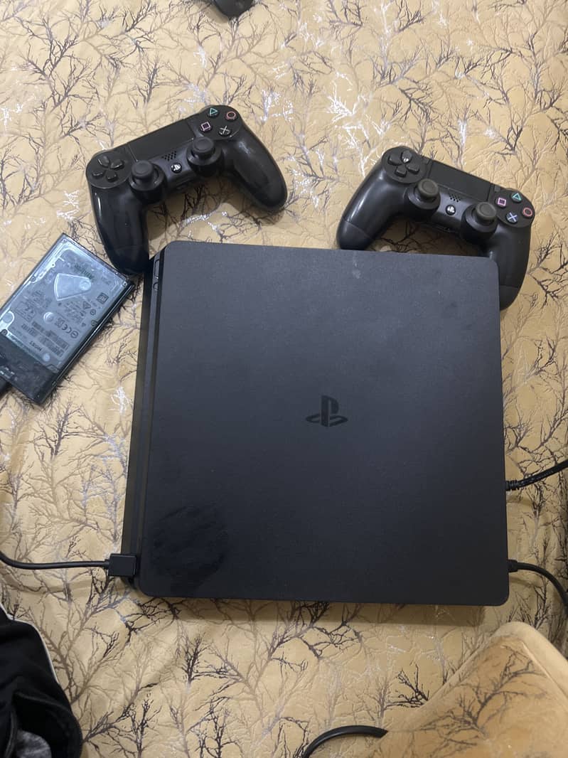 PS4 PlayStation With  two controller 0