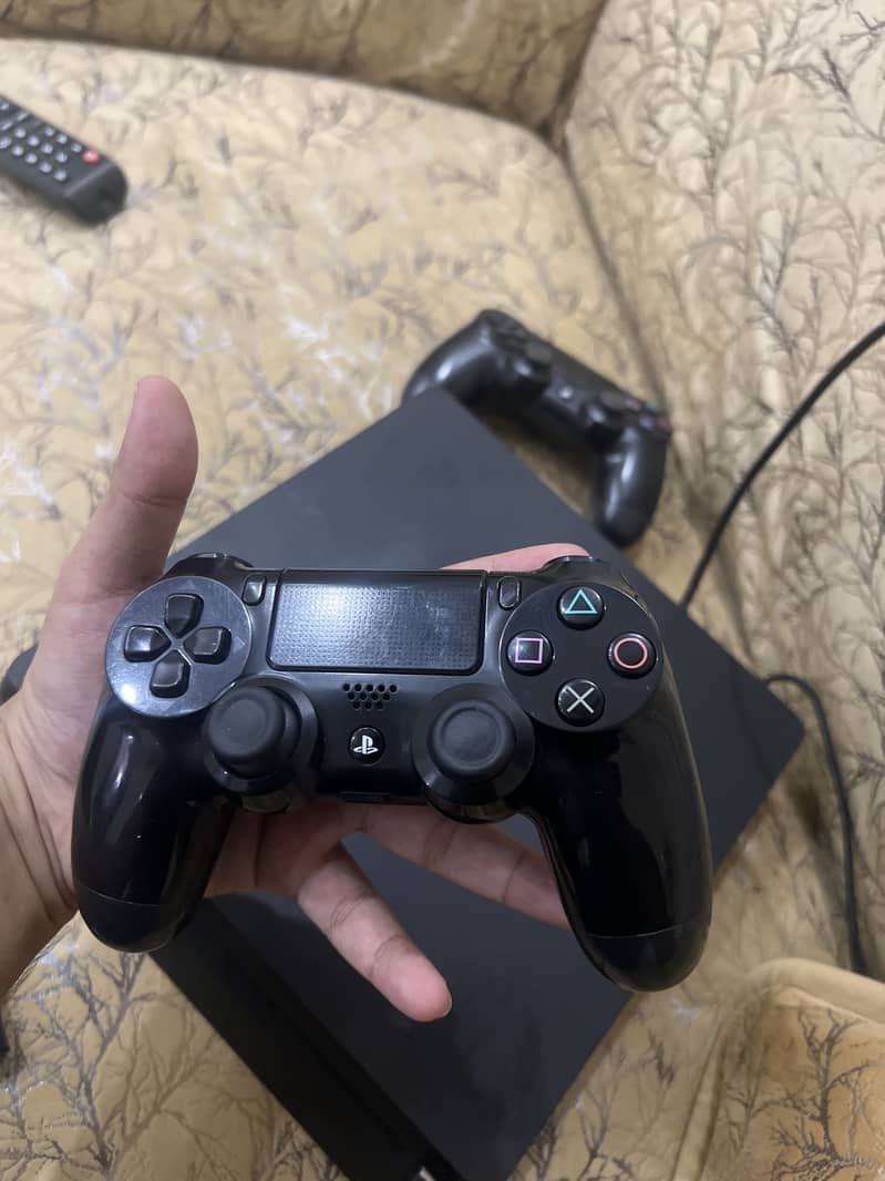 PS4 PlayStation With  two controller 3