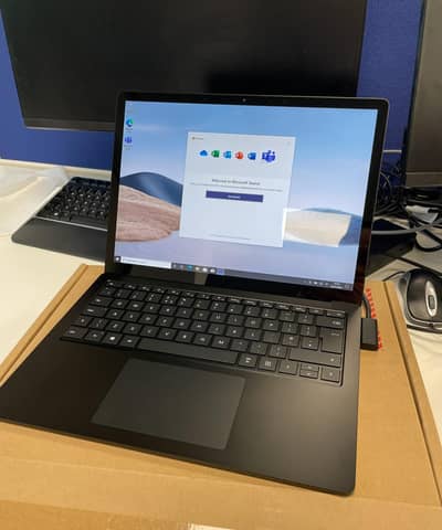 11thGeneration 512GB Microsoft Surface 4 Touch Screen display