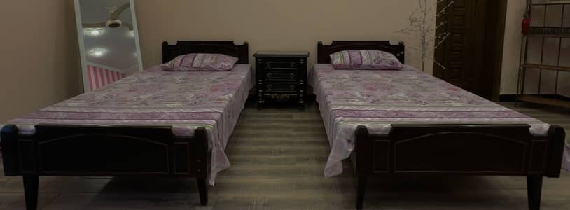 2 single beds and bedside table