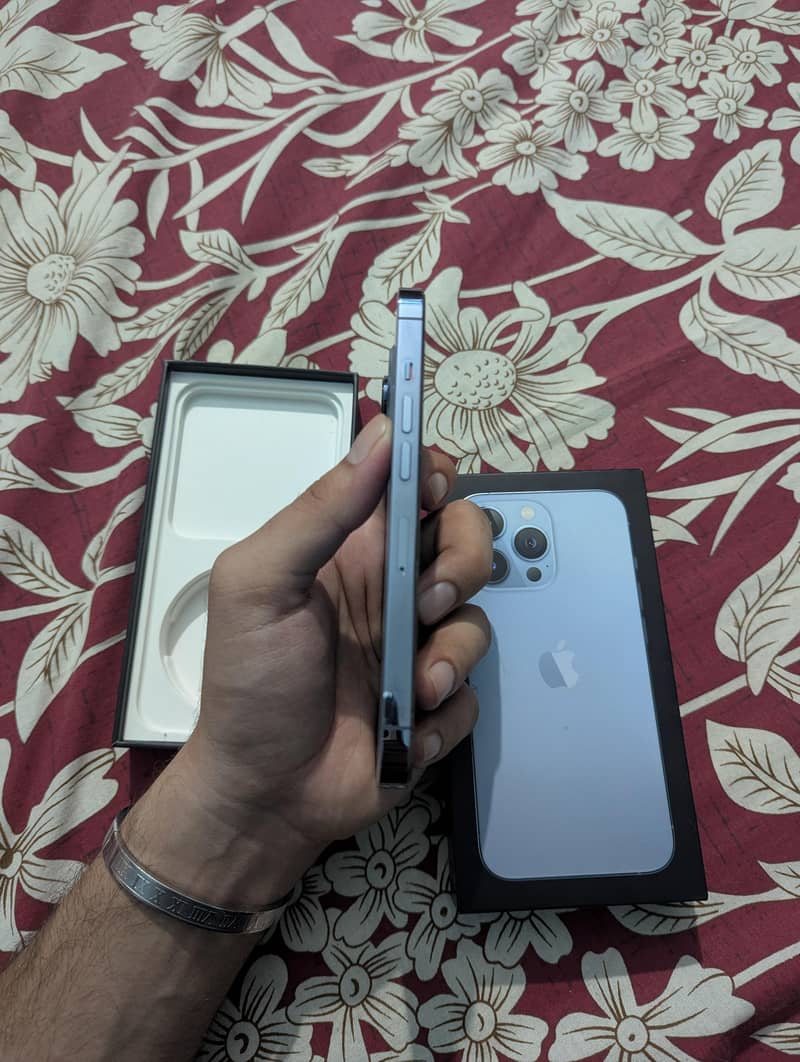 Apple iPhone 13 Pro 1