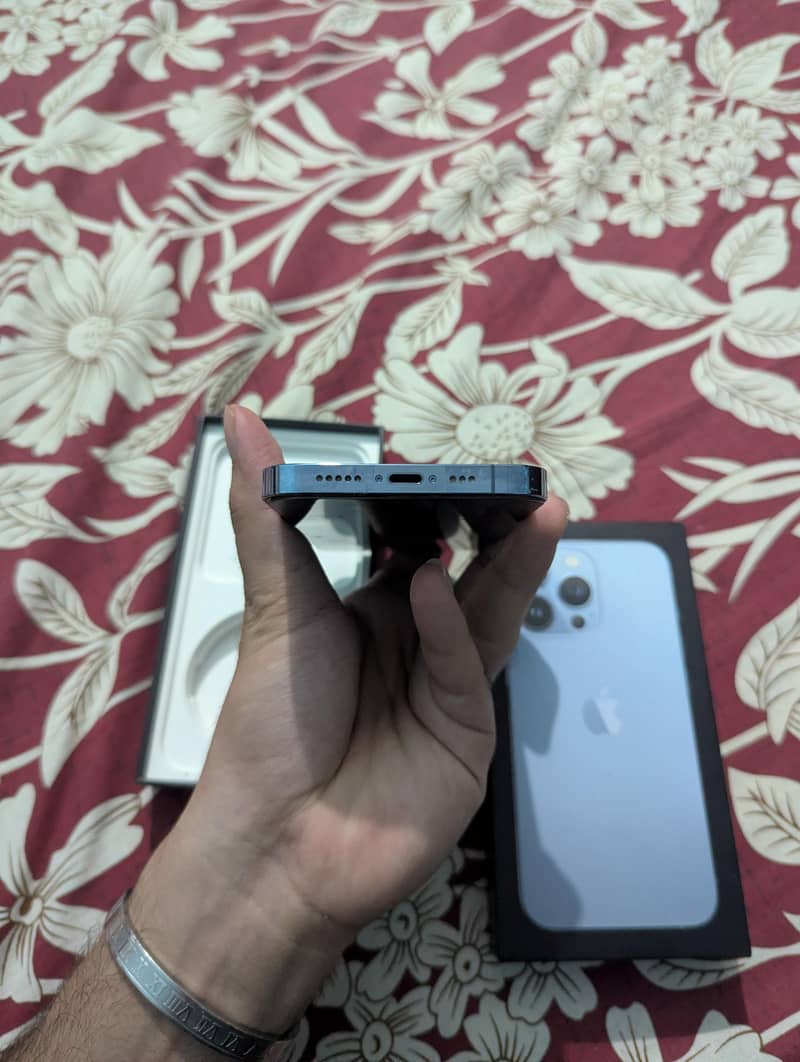 Apple iPhone 13 Pro 4