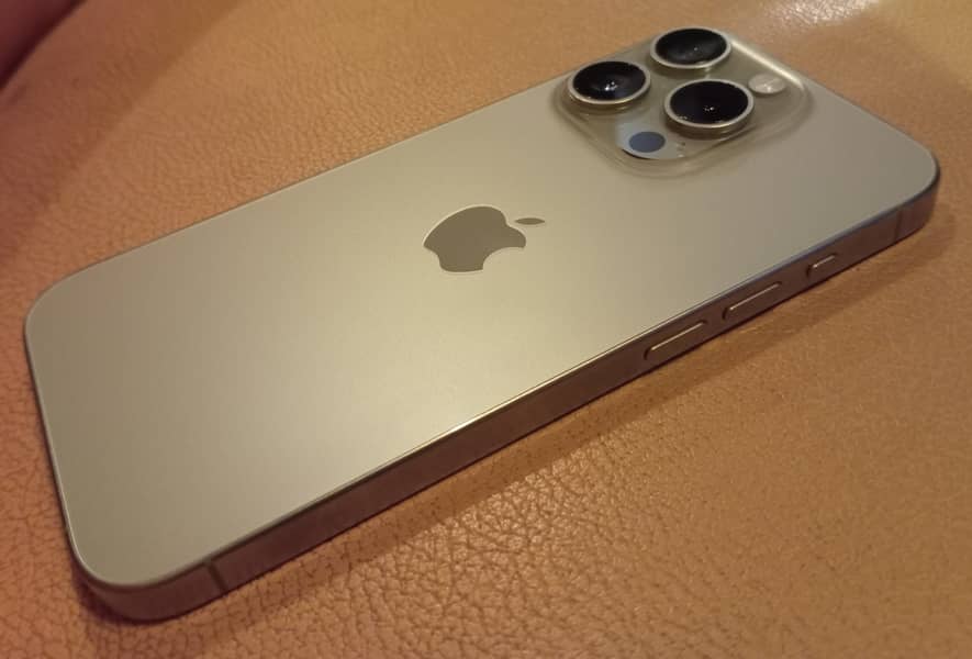 Apple Iphone 15 Pro 4