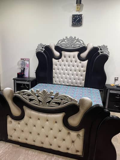 • Master Bedroom King Size Bed Set
