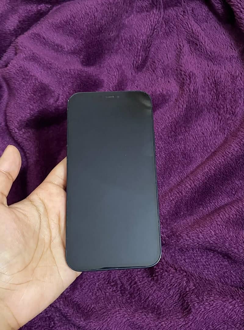 Apple iPhone 12 4