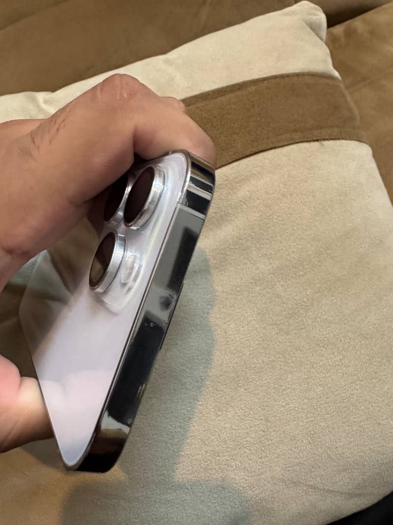 Apple iPhone 14 Pro Max 4