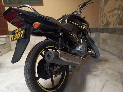 Yamaha 125 YBRG Black