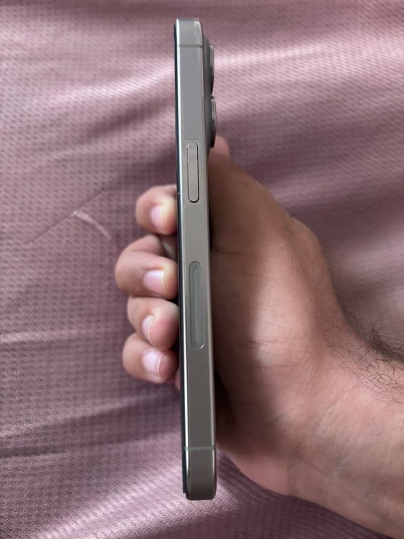 Apple iPhone 15 Pro 2